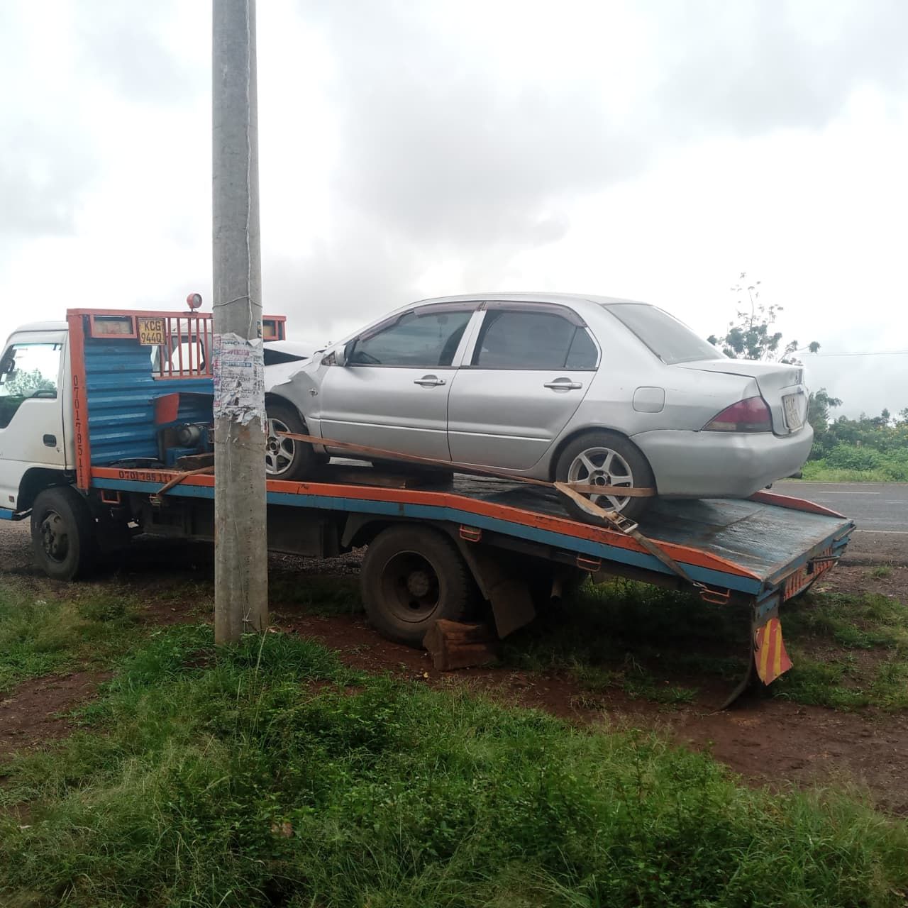 Duma Rescue recovering a crash-damaged vehicle from the roadside